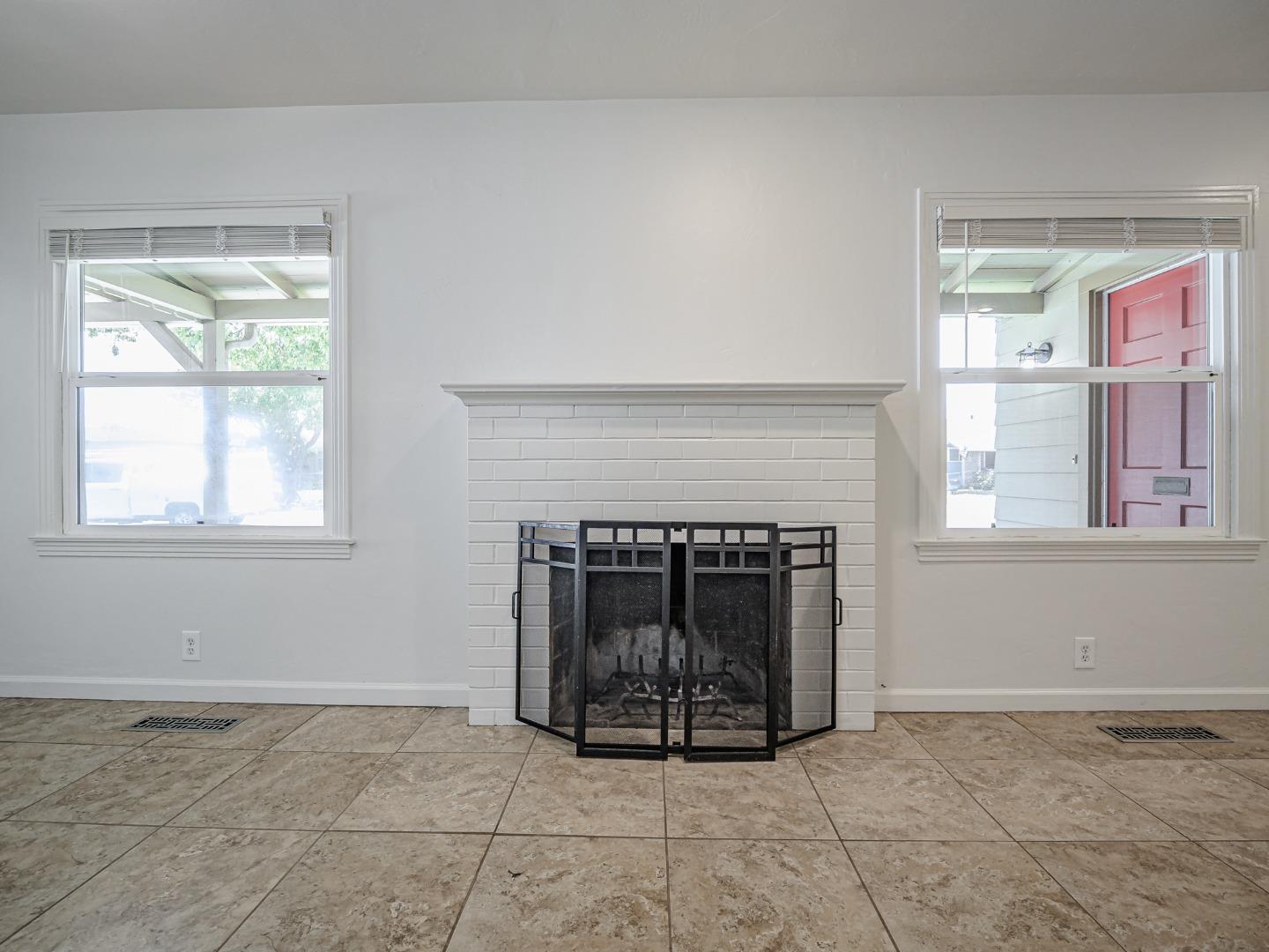 Detail Gallery Image 7 of 37 For 1233 Monroe St, Salinas,  CA 93906 - 3 Beds | 2 Baths