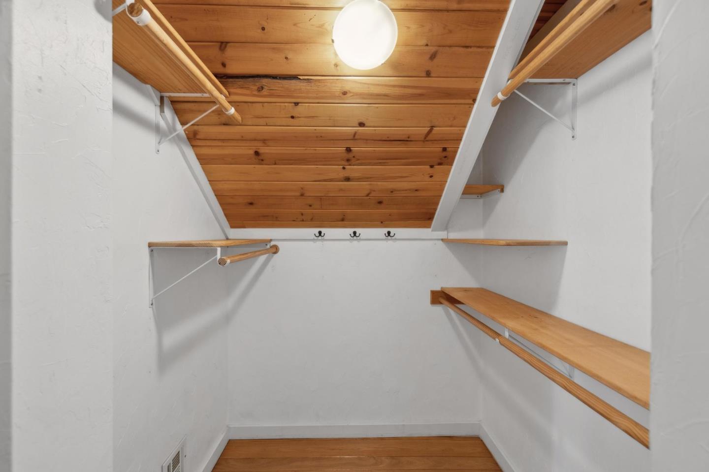 Detail Gallery Image 32 of 44 For 450 Virginia Ave, Moss Beach,  CA 94038 - 3 Beds | 2 Baths
