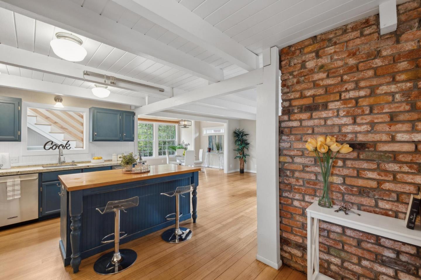 Detail Gallery Image 6 of 44 For 450 Virginia Ave, Moss Beach,  CA 94038 - 3 Beds | 2 Baths