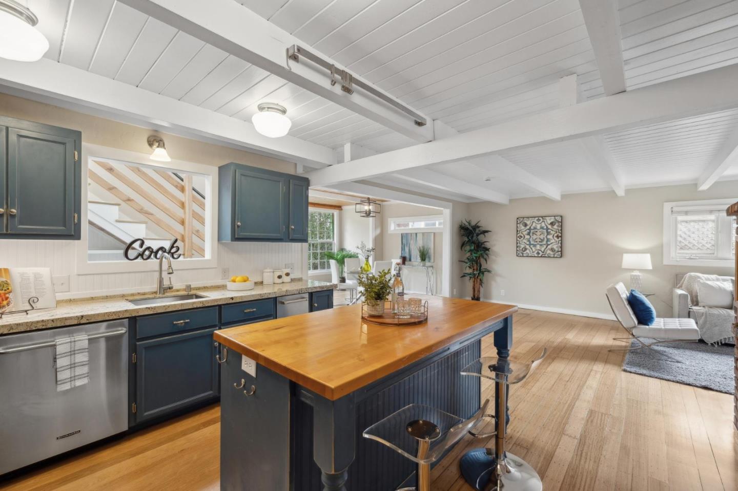 Detail Gallery Image 9 of 44 For 450 Virginia Ave, Moss Beach,  CA 94038 - 3 Beds | 2 Baths