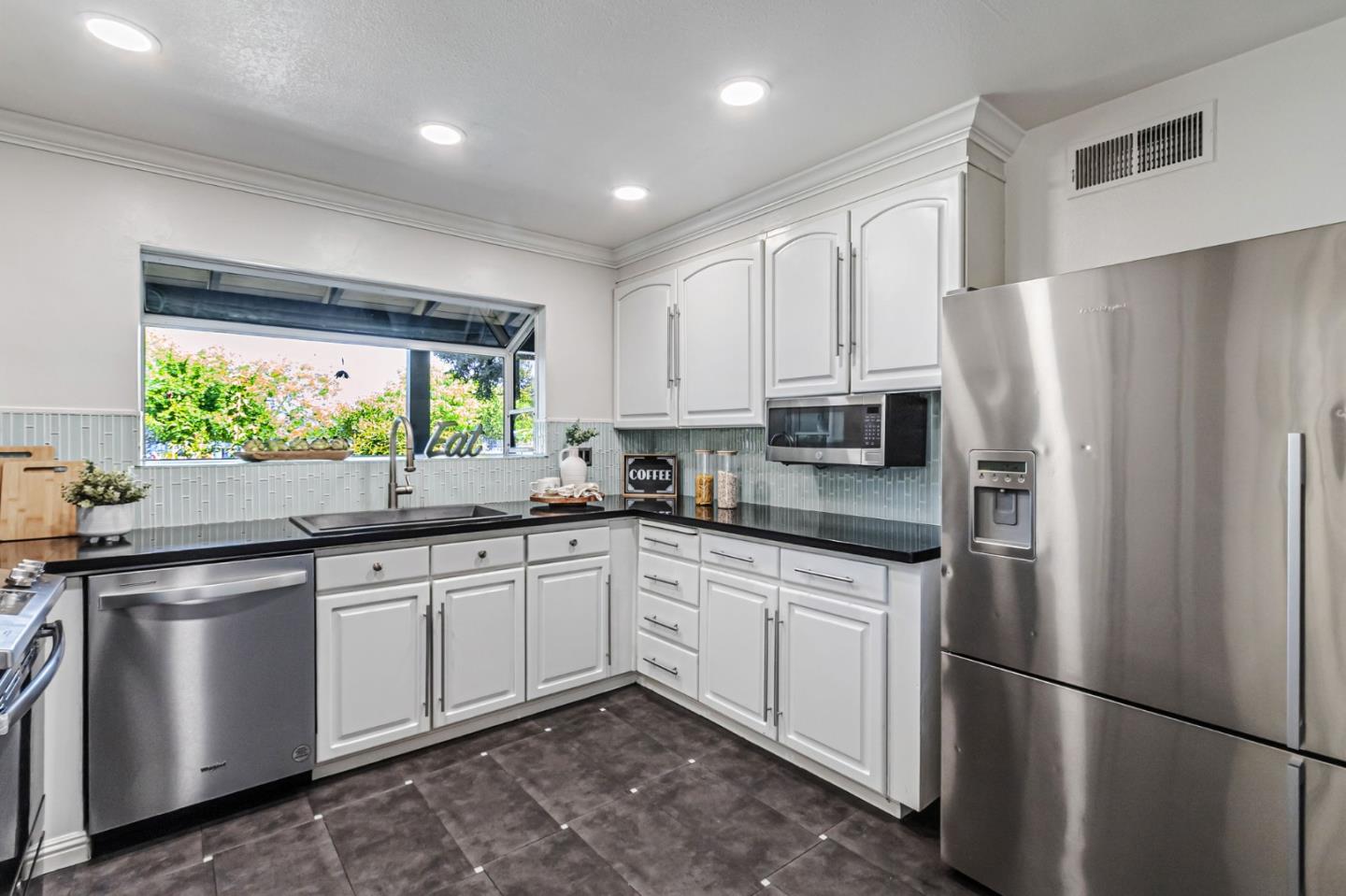 Detail Gallery Image 5 of 36 For 1497 Phoenix Dr, San Jose,  CA 95130 - 4 Beds | 2 Baths