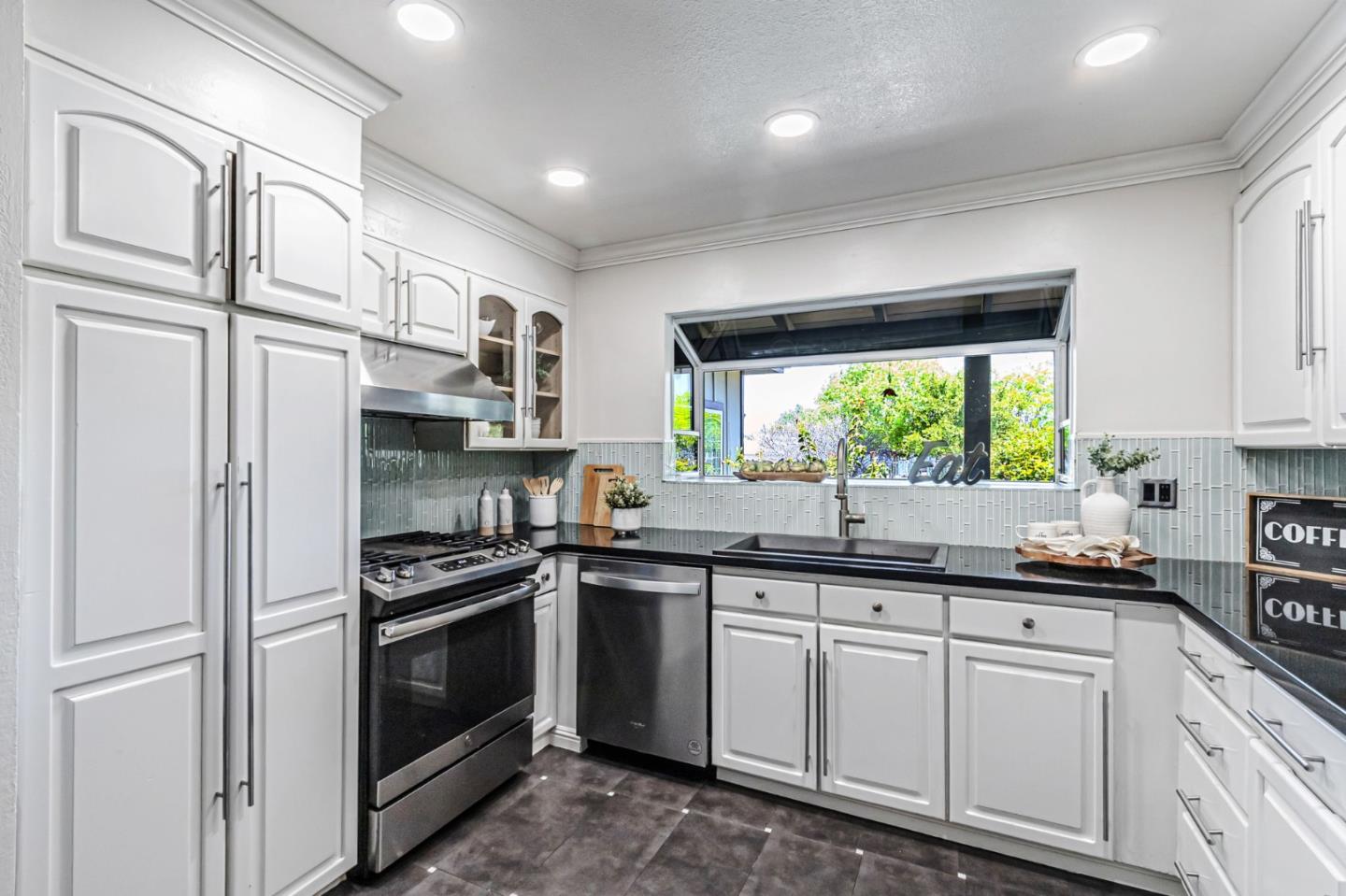 Detail Gallery Image 6 of 36 For 1497 Phoenix Dr, San Jose,  CA 95130 - 4 Beds | 2 Baths
