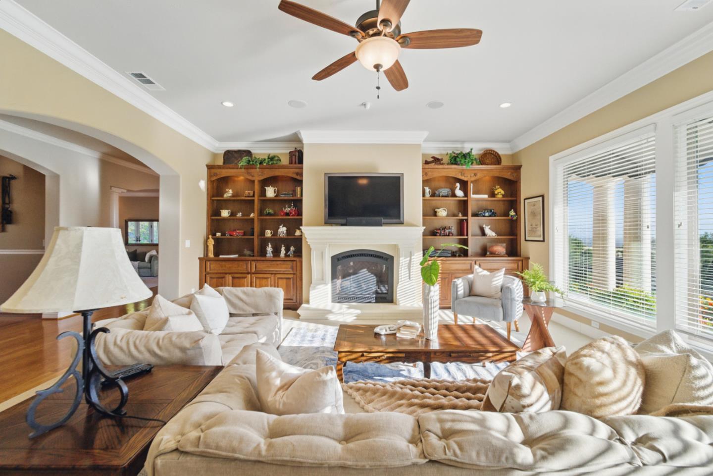 Detail Gallery Image 16 of 111 For 2302 E Valley Ct, San Jose,  CA 95148 - 4 Beds | 3/1 Baths