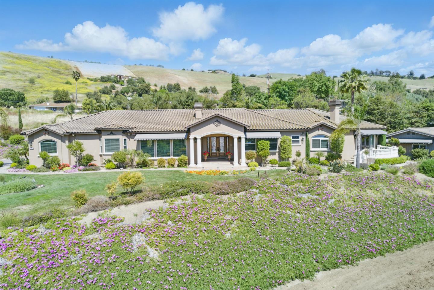 Detail Gallery Image 2 of 111 For 2302 E Valley Ct, San Jose,  CA 95148 - 4 Beds | 3/1 Baths