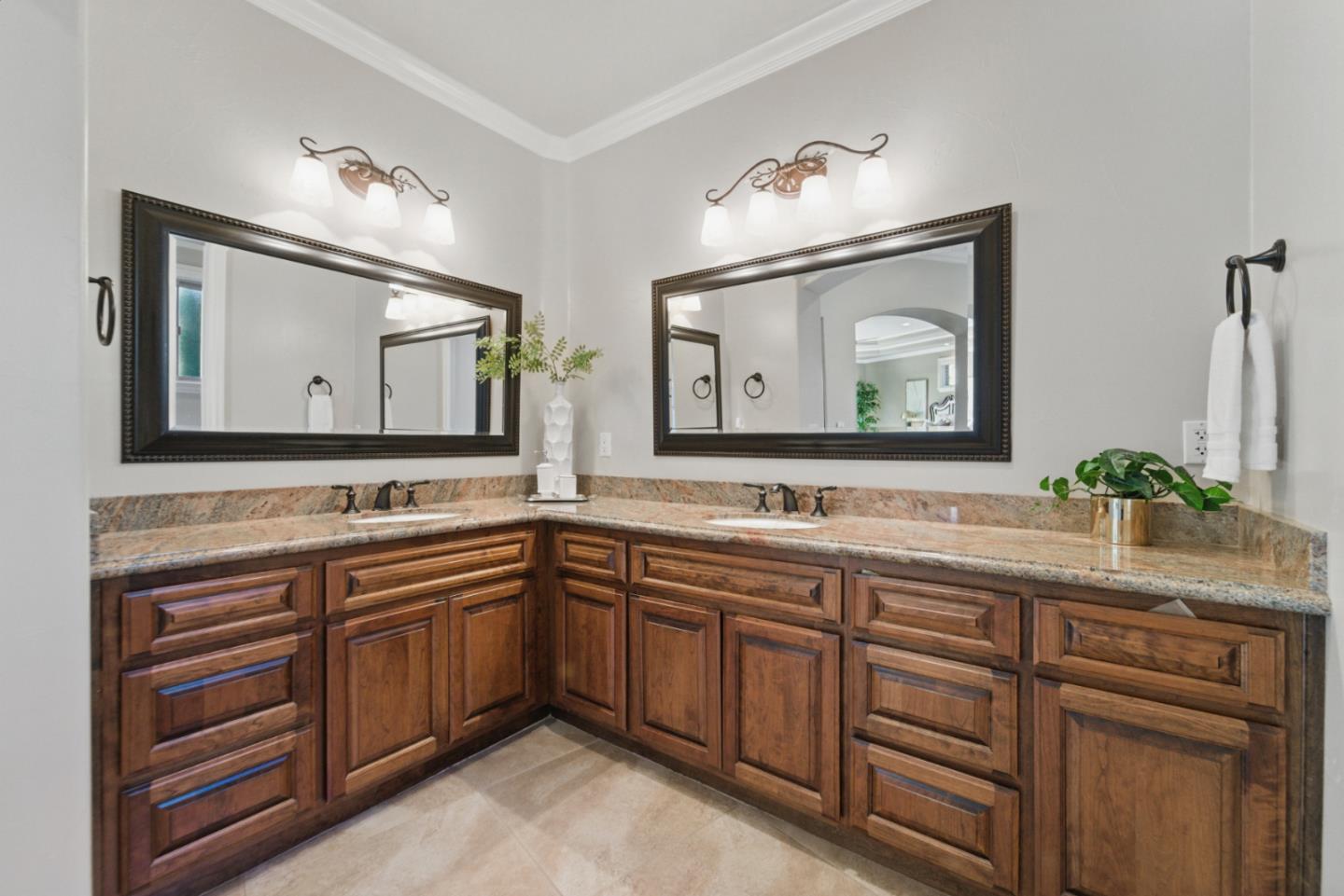 Detail Gallery Image 29 of 111 For 2302 E Valley Ct, San Jose,  CA 95148 - 4 Beds | 3/1 Baths