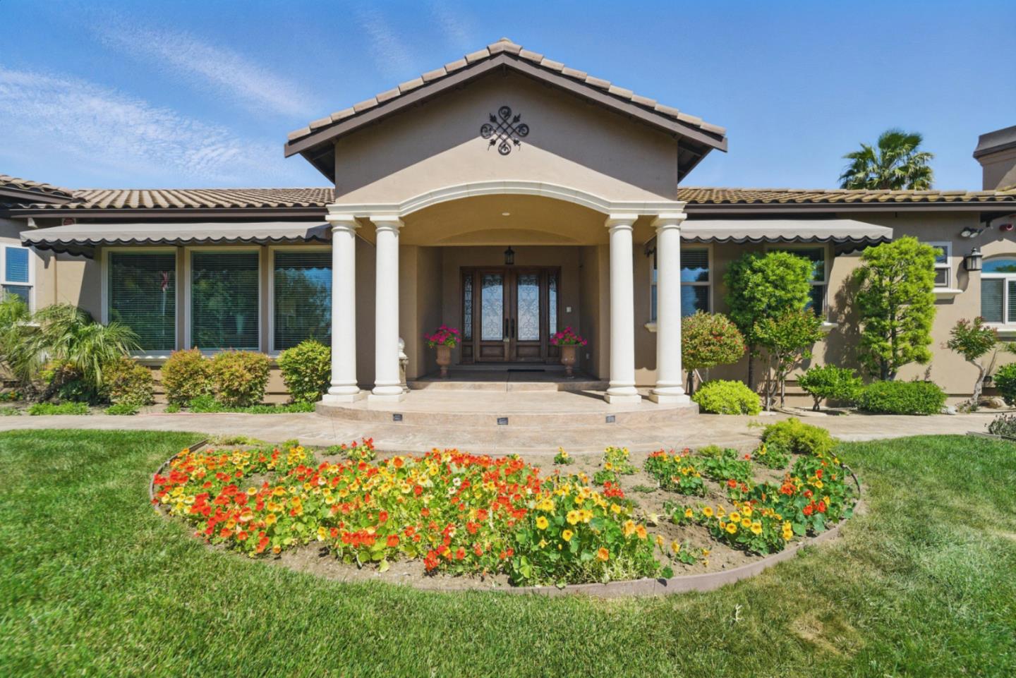 Detail Gallery Image 3 of 111 For 2302 E Valley Ct, San Jose,  CA 95148 - 4 Beds | 3/1 Baths