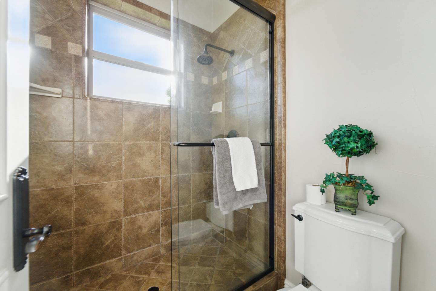 Detail Gallery Image 38 of 111 For 2302 E Valley Ct, San Jose,  CA 95148 - 4 Beds | 3/1 Baths