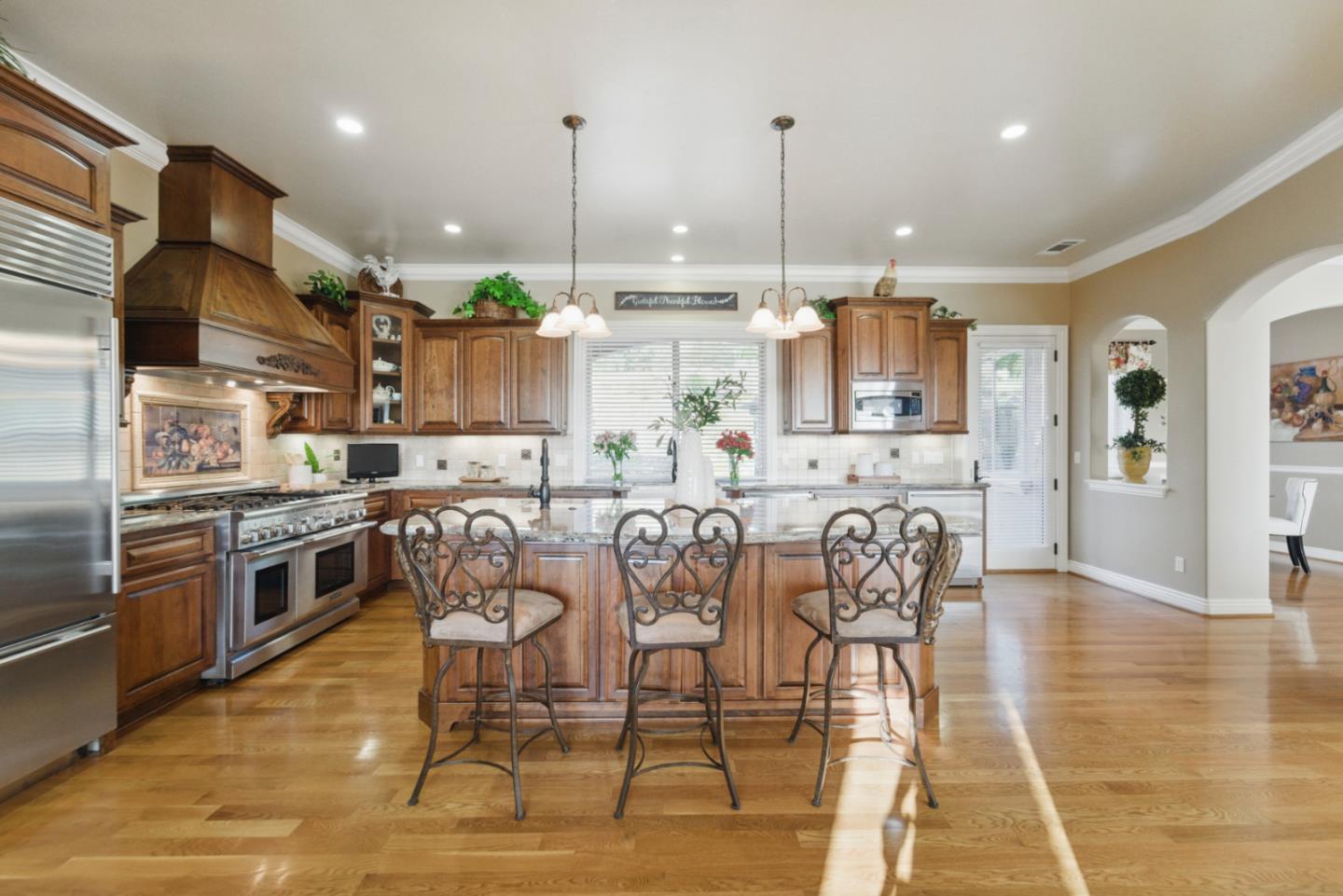 Detail Gallery Image 4 of 111 For 2302 E Valley Ct, San Jose,  CA 95148 - 4 Beds | 3/1 Baths