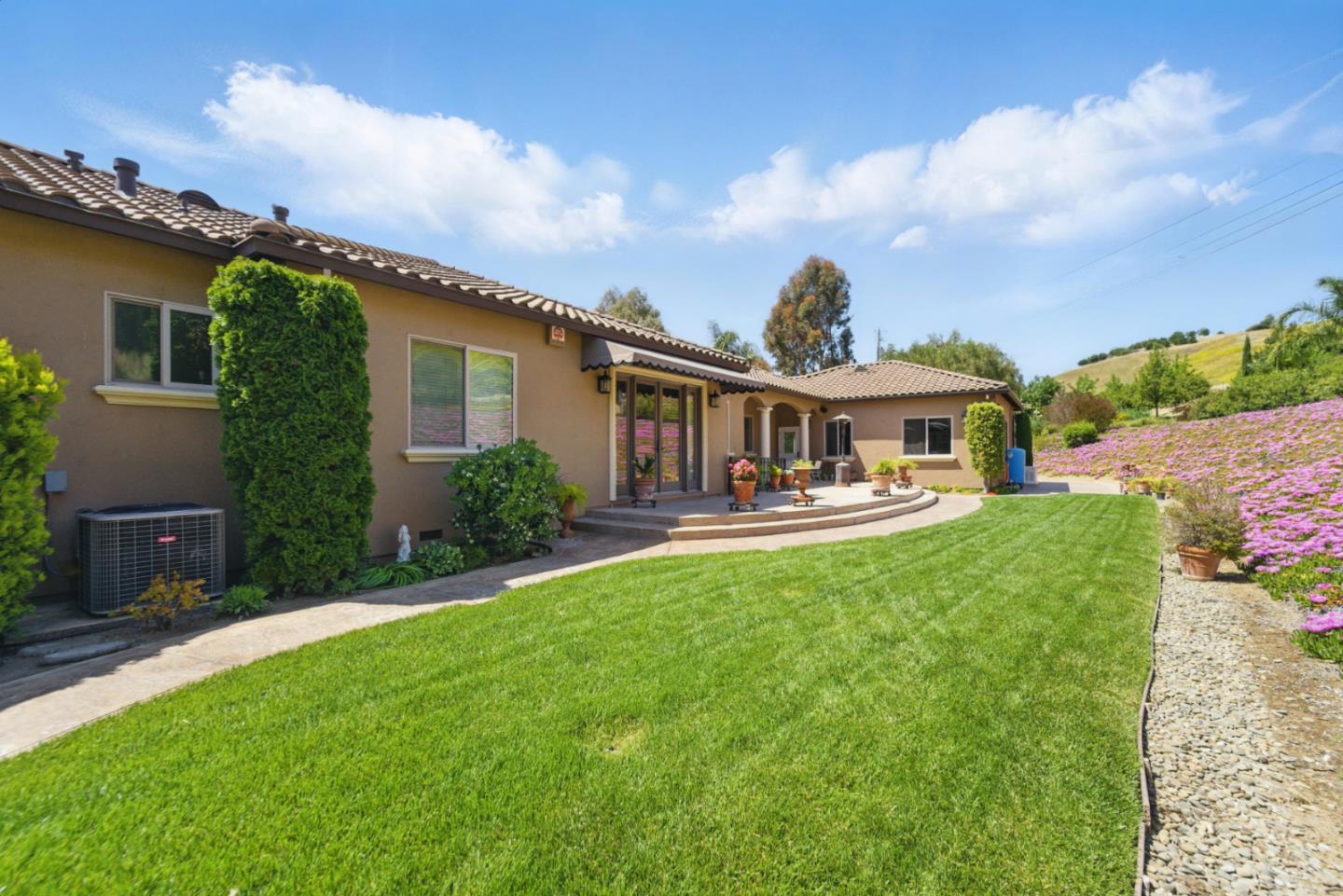 Detail Gallery Image 61 of 111 For 2302 E Valley Ct, San Jose,  CA 95148 - 4 Beds | 3/1 Baths