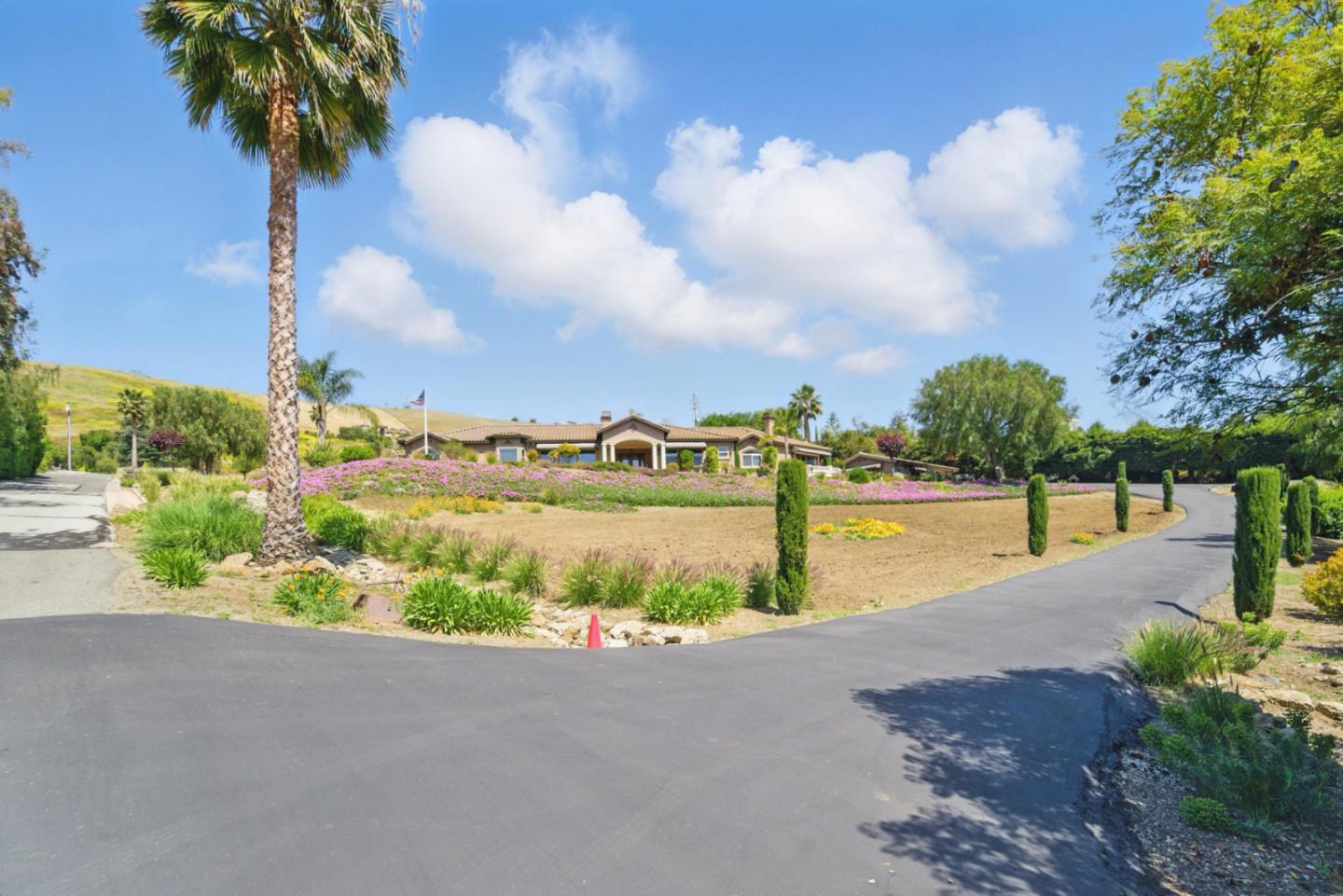 Detail Gallery Image 66 of 111 For 2302 E Valley Ct, San Jose,  CA 95148 - 4 Beds | 3/1 Baths