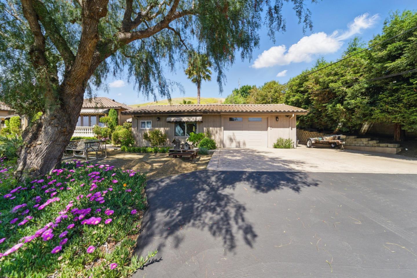 Detail Gallery Image 76 of 111 For 2302 E Valley Ct, San Jose,  CA 95148 - 4 Beds | 3/1 Baths