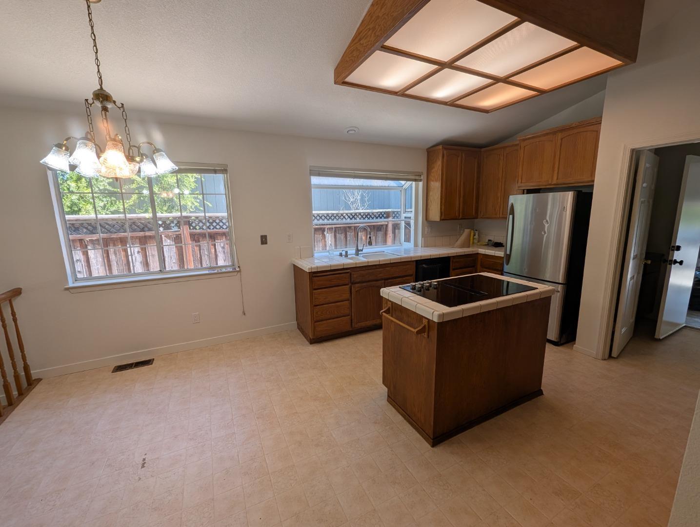 Detail Gallery Image 29 of 44 For 108 Tuxedo Ct, Petaluma,  CA 94954 - 3 Beds | 2 Baths