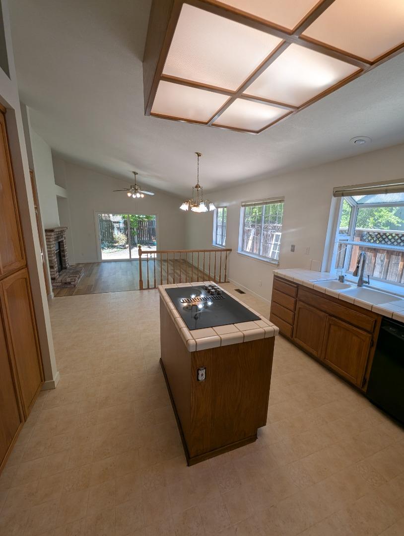 Detail Gallery Image 32 of 44 For 108 Tuxedo Ct, Petaluma,  CA 94954 - 3 Beds | 2 Baths