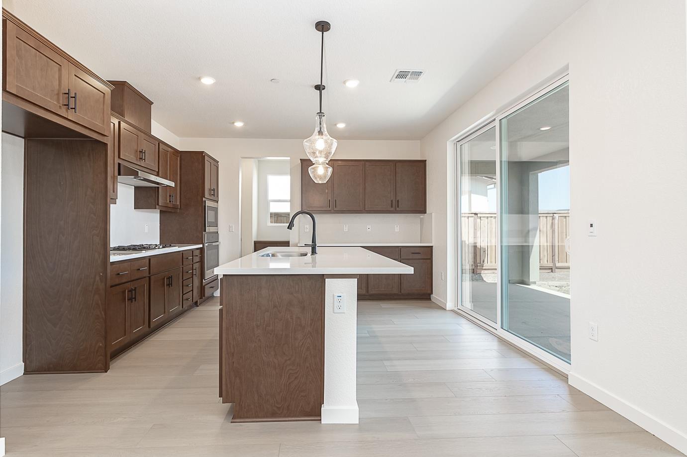Detail Gallery Image 11 of 22 For 3049 Benetti St, Lathrop,  CA 95330 - 4 Beds | 3/2 Baths