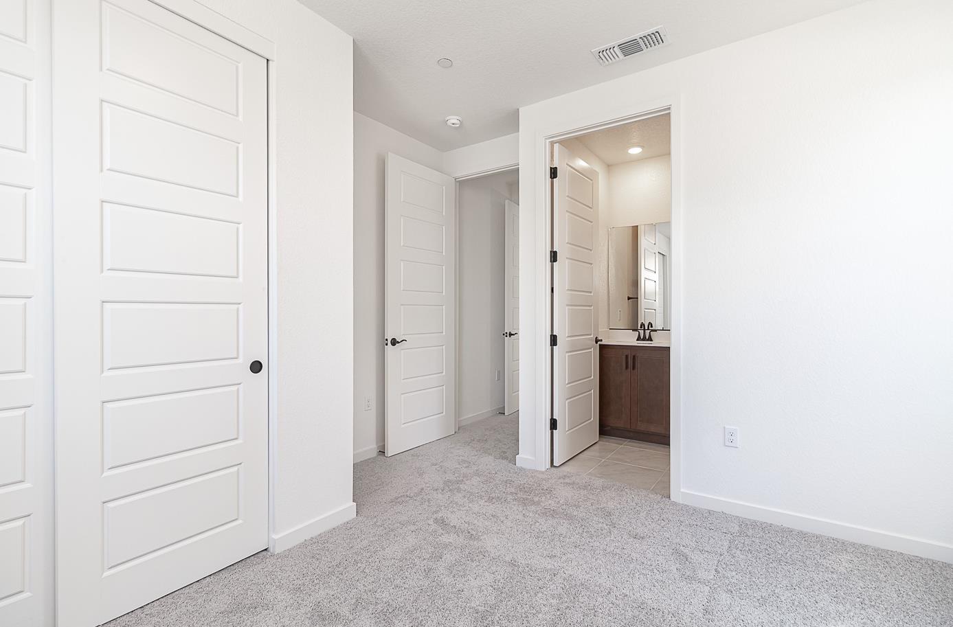 Detail Gallery Image 4 of 22 For 3049 Benetti St, Lathrop,  CA 95330 - 4 Beds | 3/2 Baths