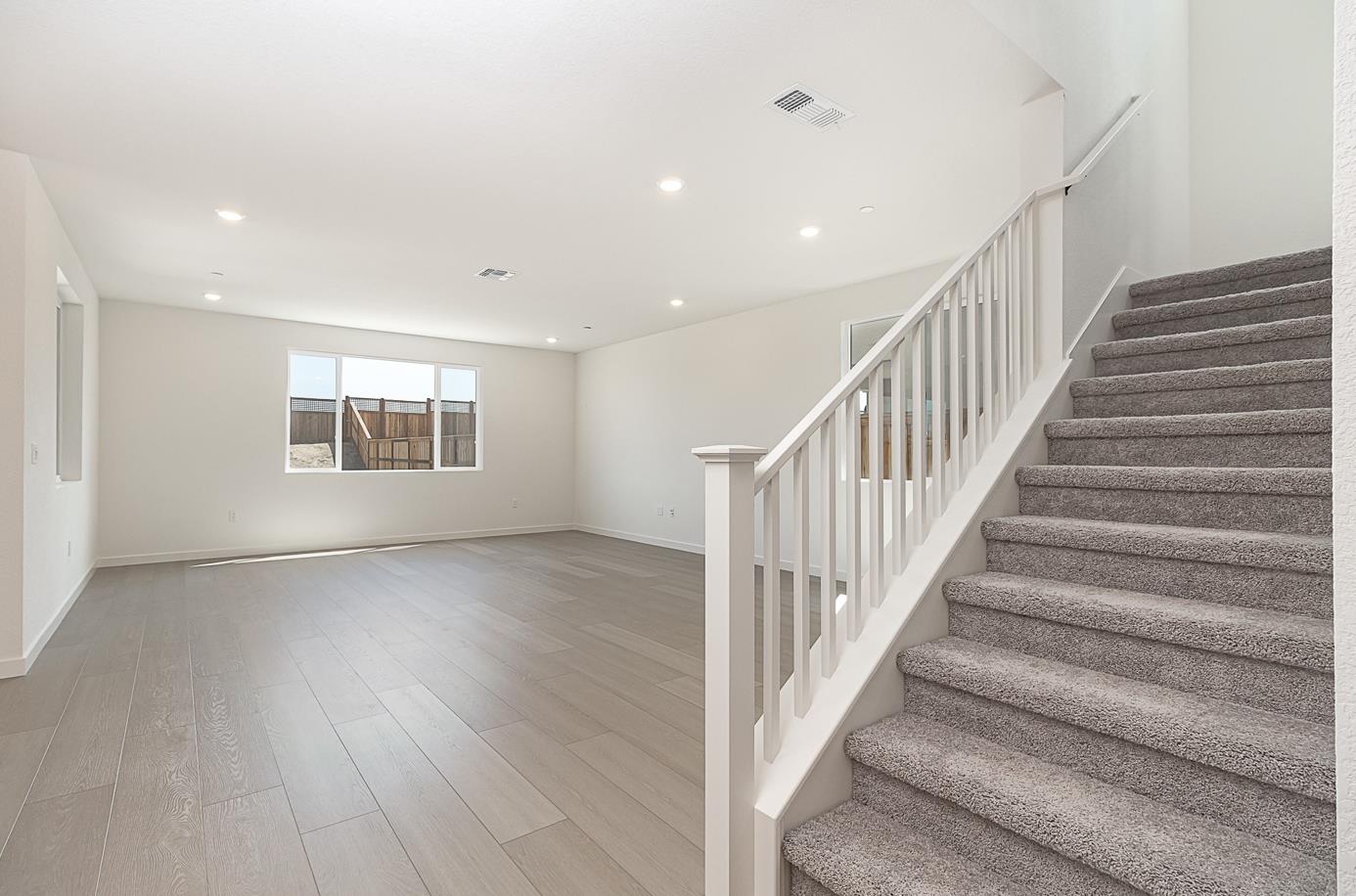 Detail Gallery Image 6 of 22 For 3049 Benetti St, Lathrop,  CA 95330 - 4 Beds | 3/2 Baths