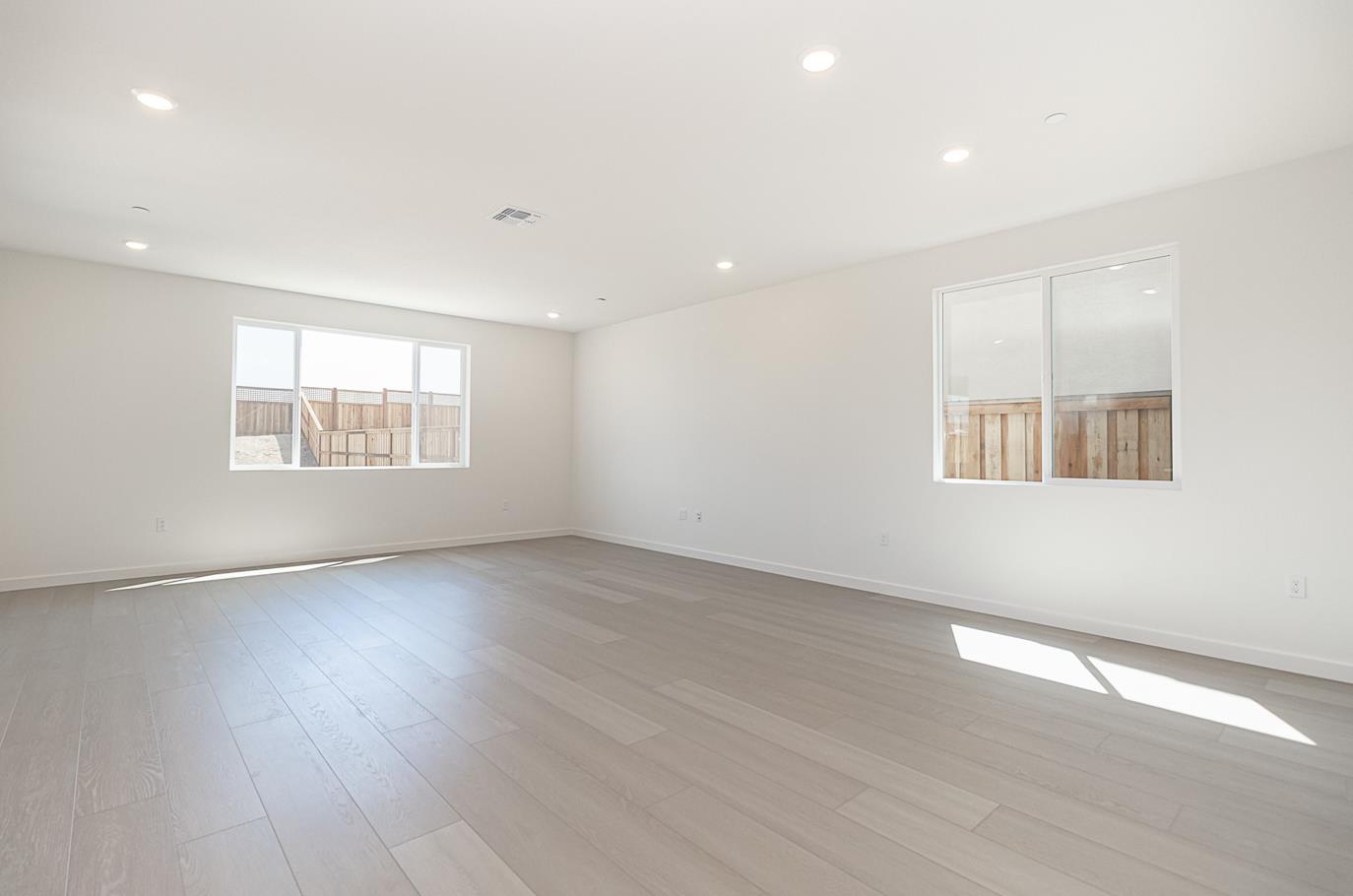 Detail Gallery Image 7 of 22 For 3049 Benetti St, Lathrop,  CA 95330 - 4 Beds | 3/2 Baths