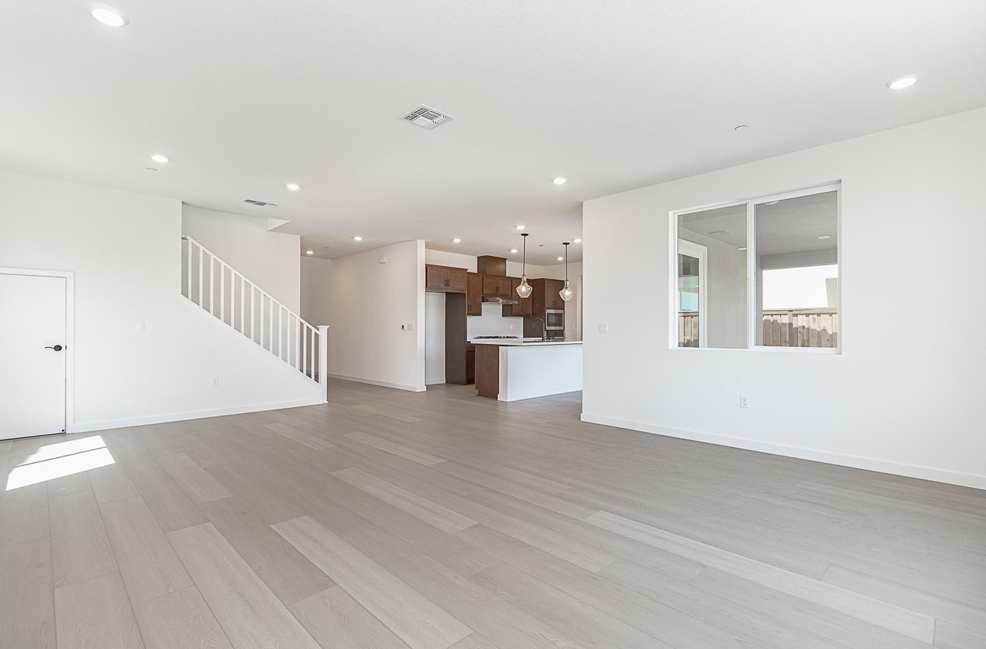 Detail Gallery Image 9 of 22 For 3049 Benetti St, Lathrop,  CA 95330 - 4 Beds | 3/2 Baths