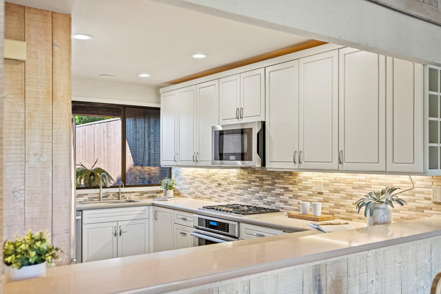 Detail Gallery Image 13 of 39 For 7026 Valley Greens Cir #2,  Carmel,  CA 93923 - 3 Beds | 3 Baths