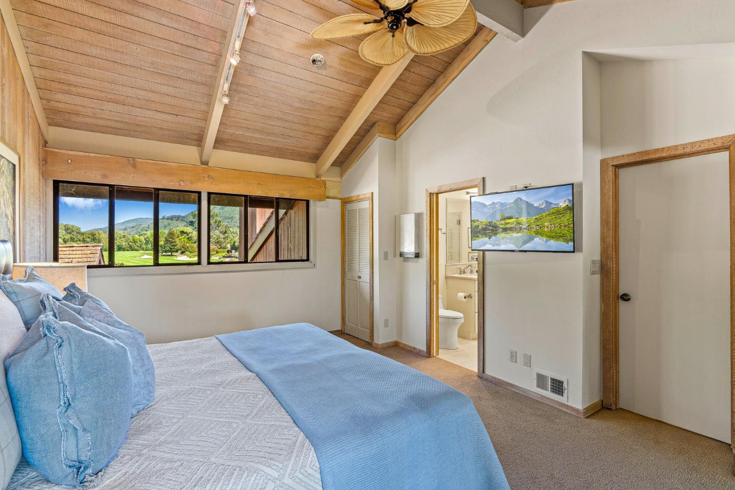 Detail Gallery Image 18 of 39 For 7026 Valley Greens Cir #2,  Carmel,  CA 93923 - 3 Beds | 3 Baths