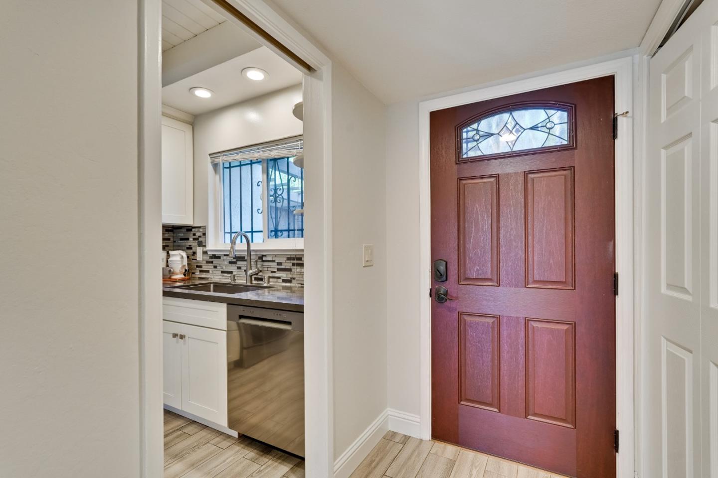 Detail Gallery Image 10 of 70 For 10465 Mary Ave, Cupertino,  CA 95014 - 2 Beds | 1/1 Baths