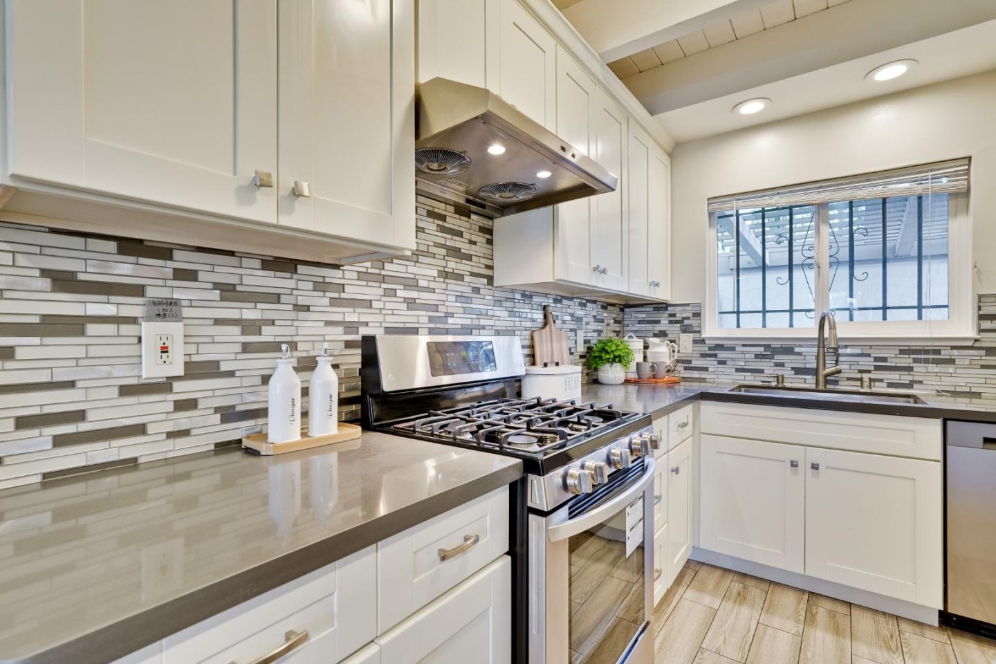 Detail Gallery Image 21 of 70 For 10465 Mary Ave, Cupertino,  CA 95014 - 2 Beds | 1/1 Baths