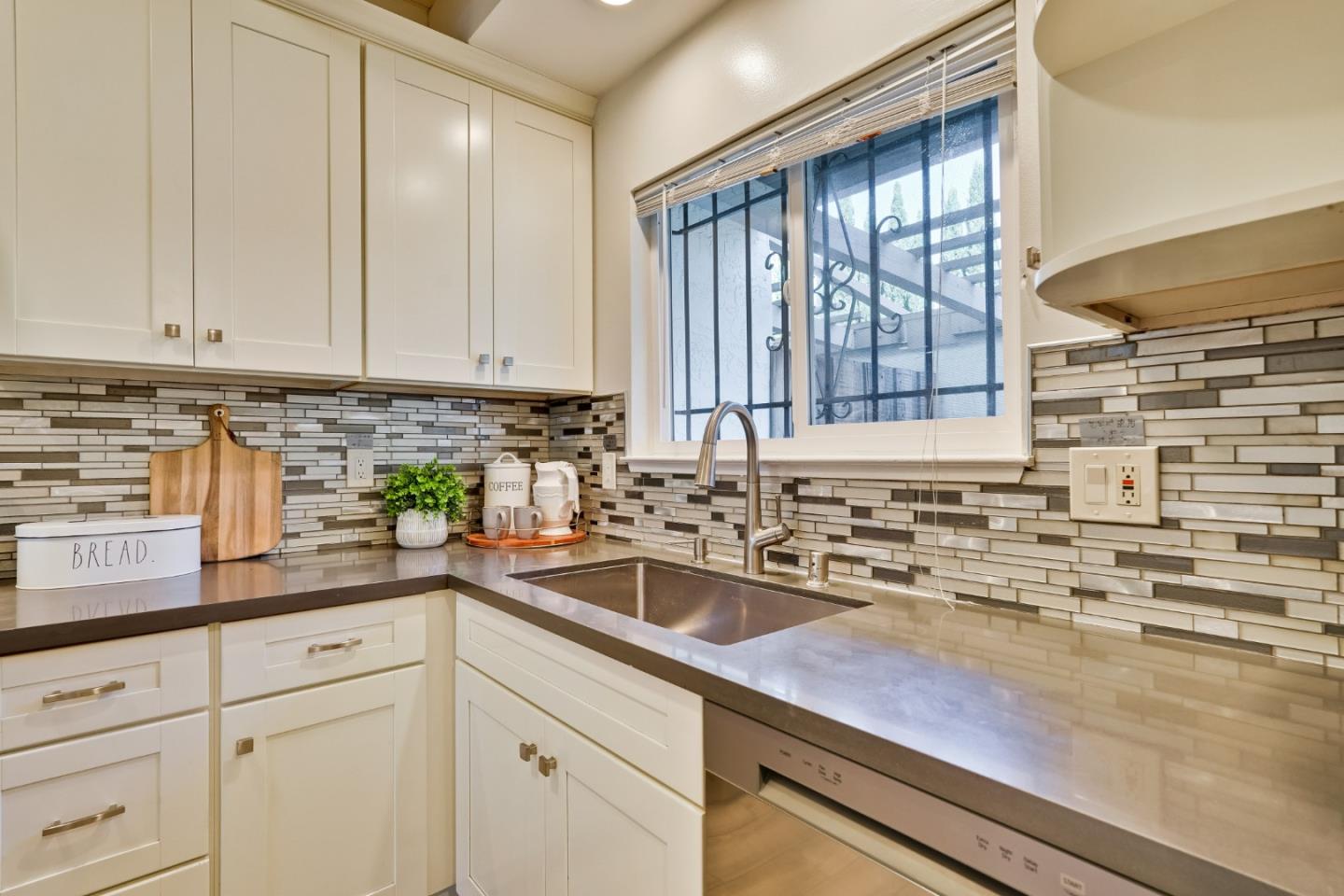Detail Gallery Image 25 of 70 For 10465 Mary Ave, Cupertino,  CA 95014 - 2 Beds | 1/1 Baths