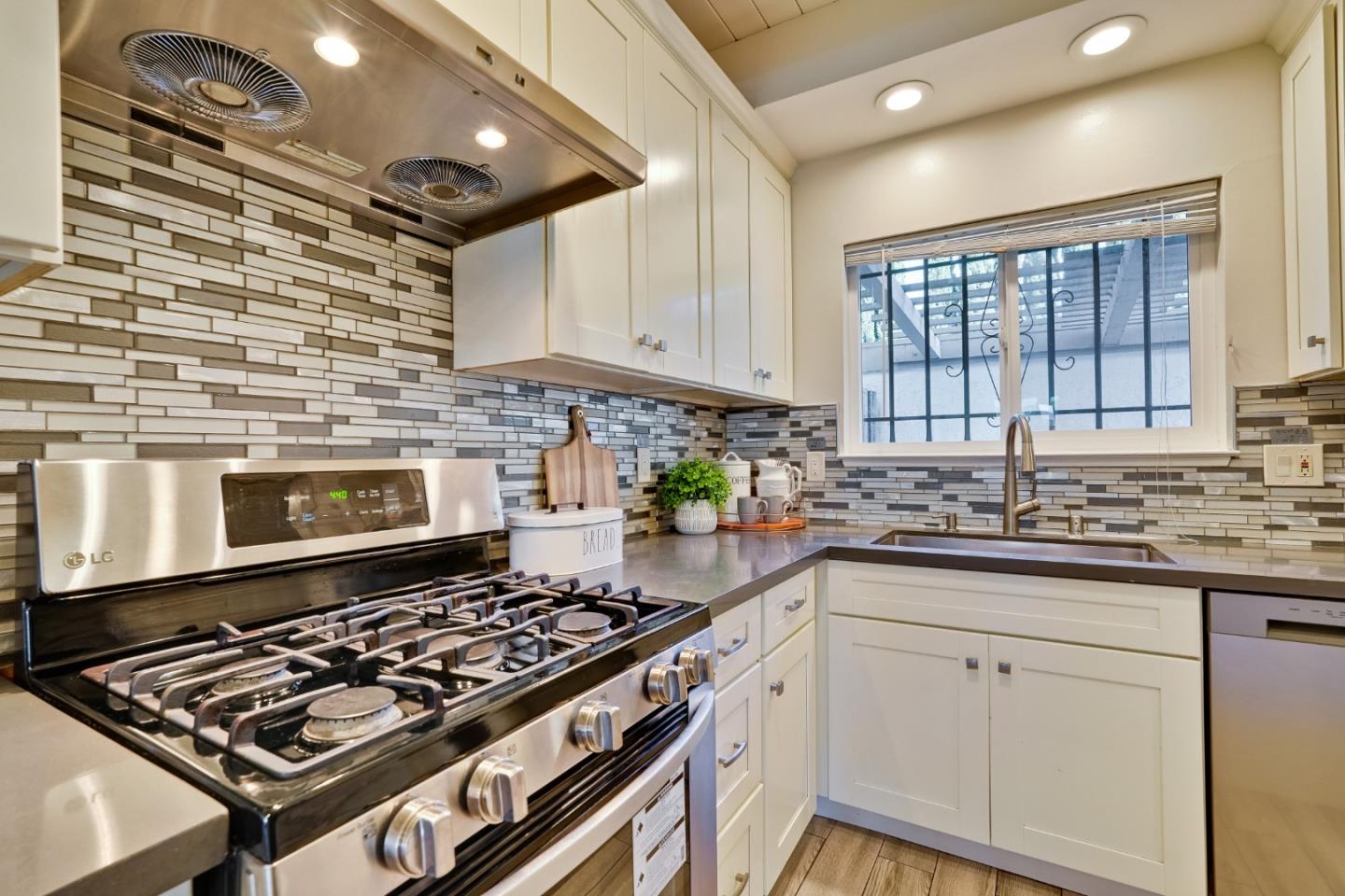 Detail Gallery Image 26 of 70 For 10465 Mary Ave, Cupertino,  CA 95014 - 2 Beds | 1/1 Baths