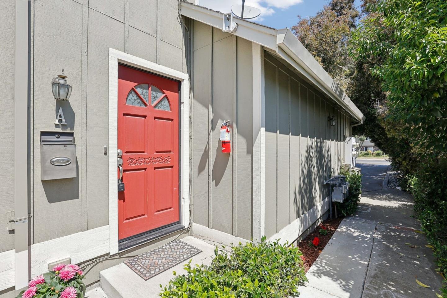 Detail Gallery Image 2 of 45 For 264 W California Ave a,  Sunnyvale,  CA 94086 - 3 Beds | 2/1 Baths