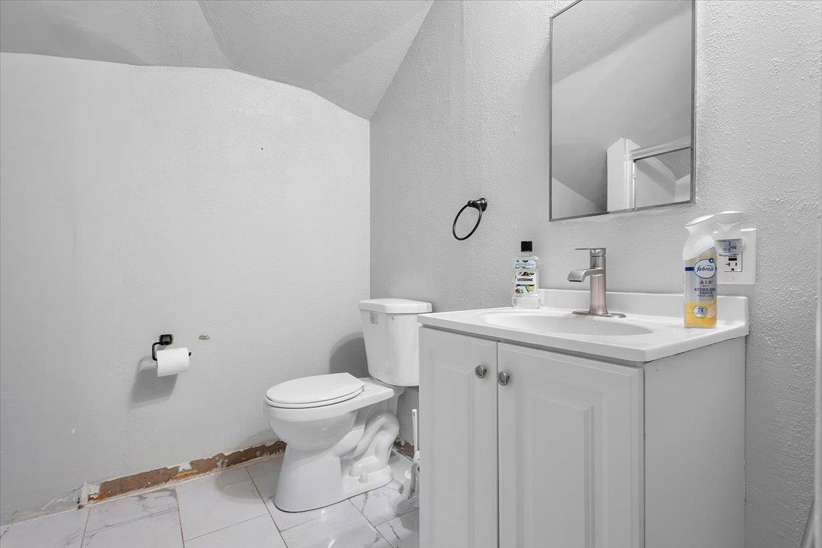 Detail Gallery Image 9 of 76 For 22325 Meekland Ave, Hayward,  CA 94541 - – Beds | – Baths
