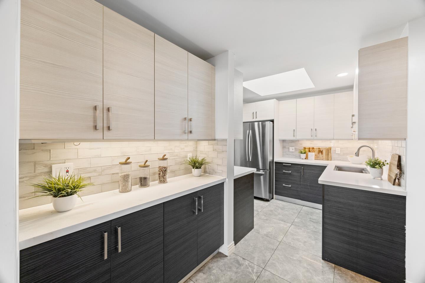 Detail Gallery Image 12 of 45 For 1096 Hawthorne Dr, San Mateo,  CA 94402 - 3 Beds | 2 Baths