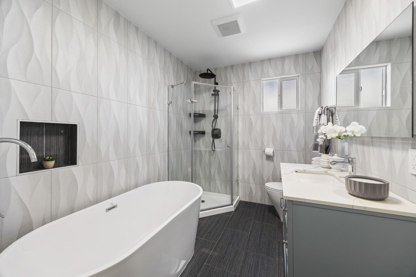 Detail Gallery Image 23 of 45 For 1096 Hawthorne Dr, San Mateo,  CA 94402 - 3 Beds | 2 Baths