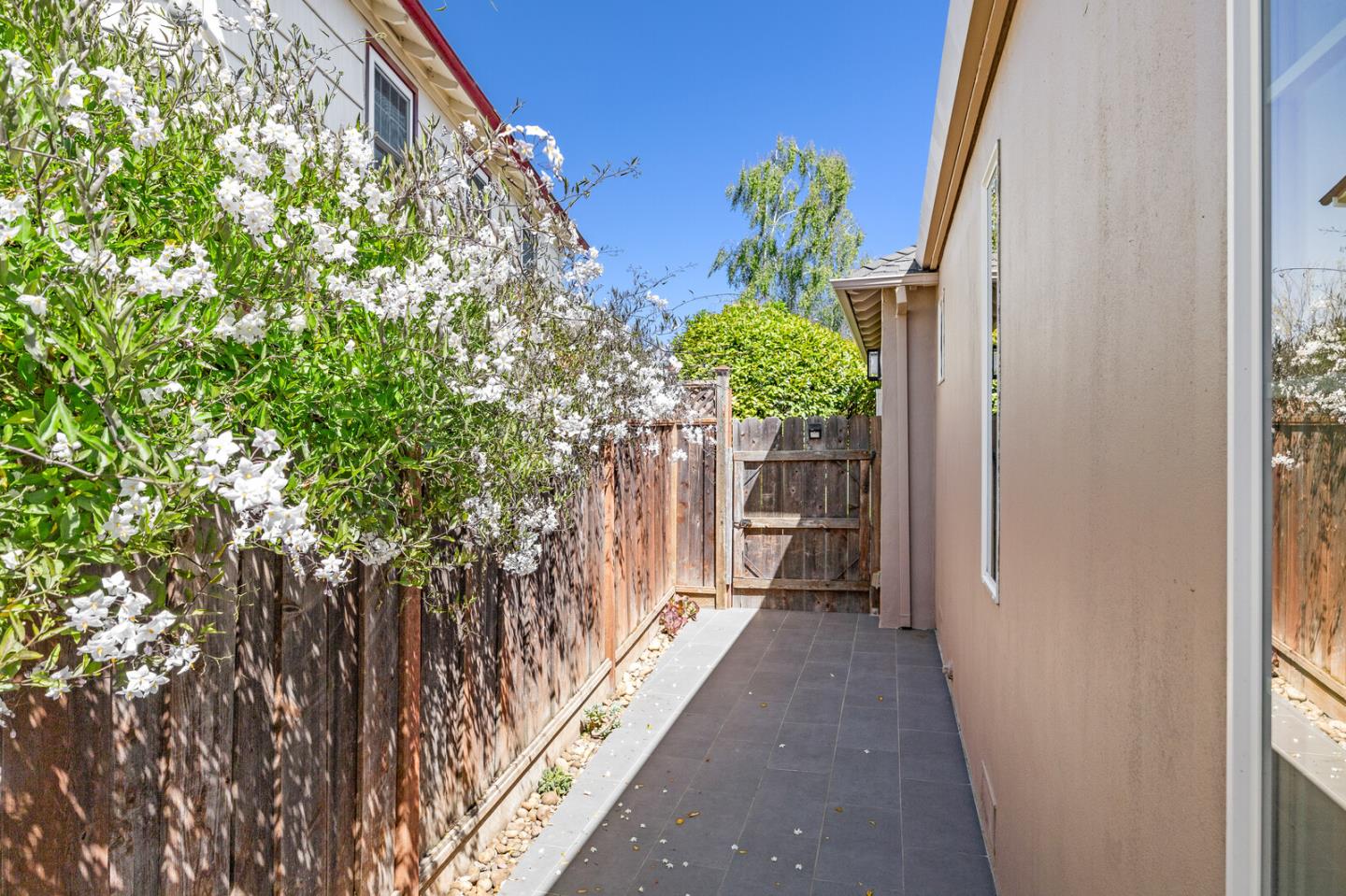 Detail Gallery Image 35 of 45 For 1096 Hawthorne Dr, San Mateo,  CA 94402 - 3 Beds | 2 Baths