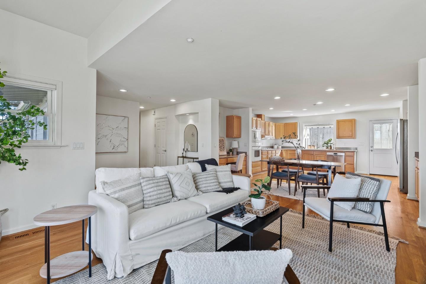 Detail Gallery Image 10 of 31 For 1031 Balboa Ave, Pacific Grove,  CA 93950 - 2 Beds | 2 Baths