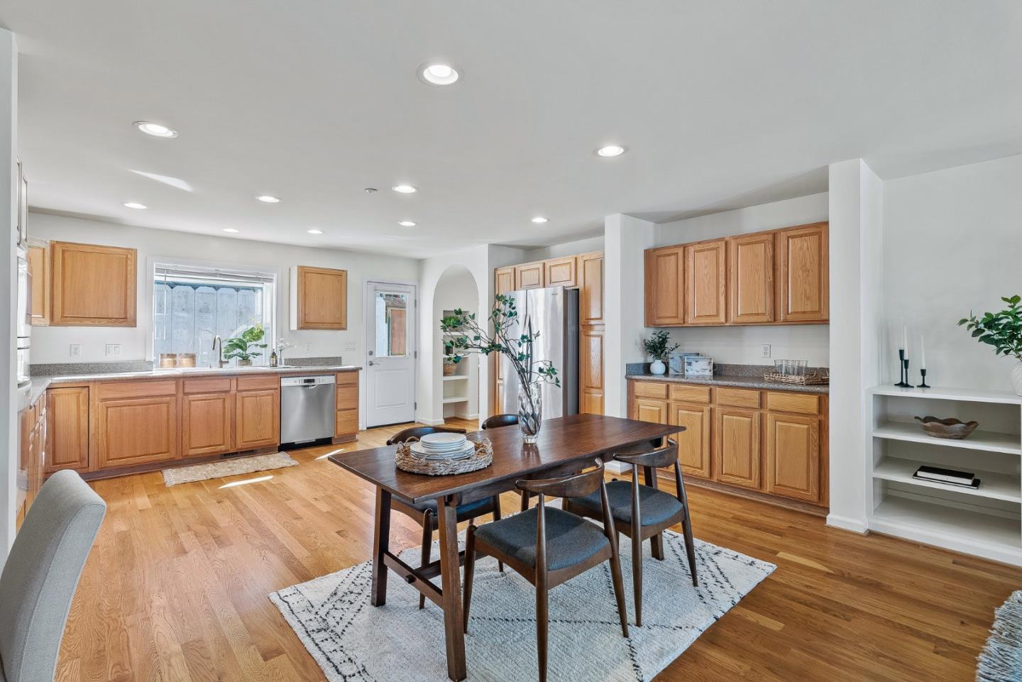 Detail Gallery Image 11 of 31 For 1031 Balboa Ave, Pacific Grove,  CA 93950 - 2 Beds | 2 Baths