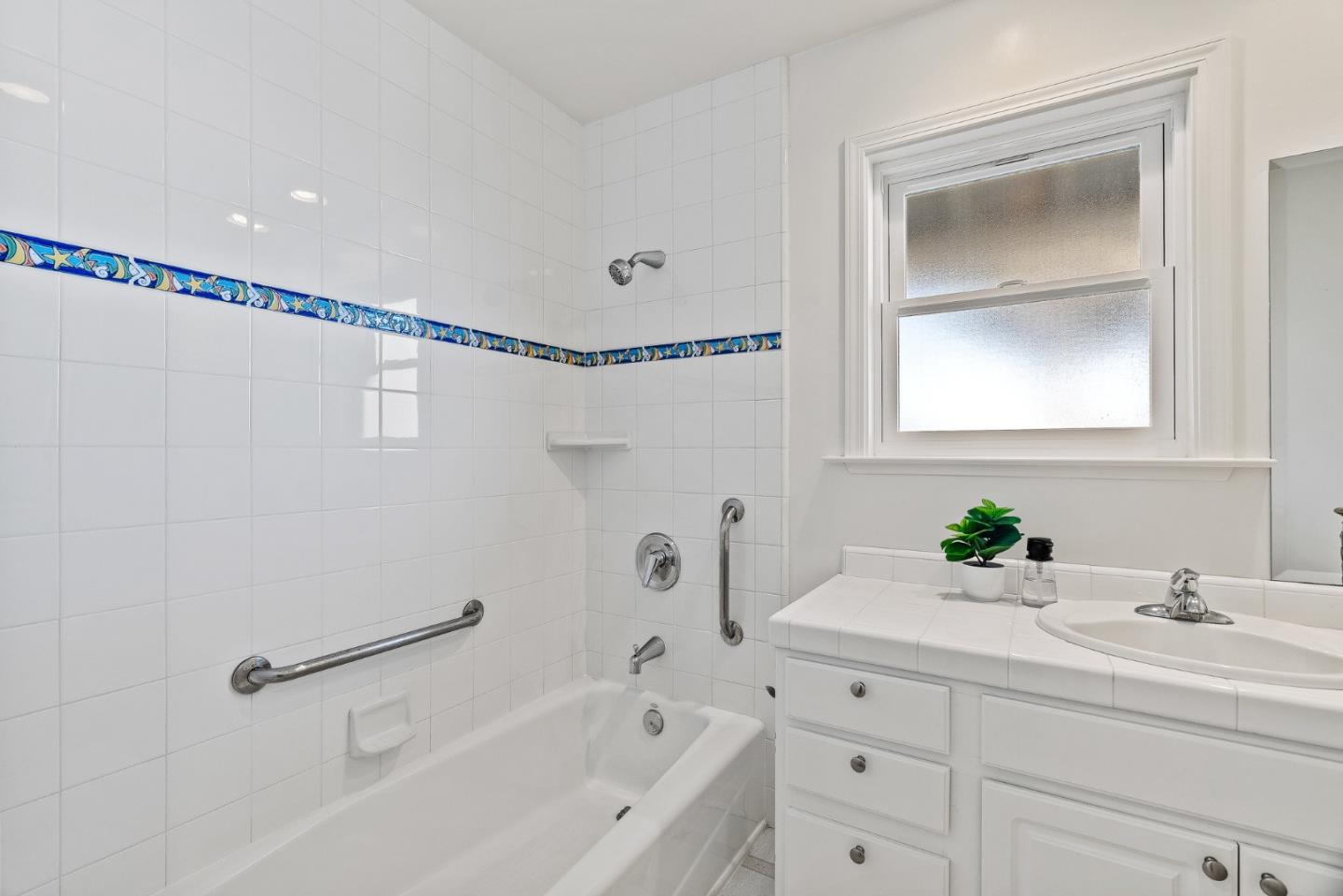 Detail Gallery Image 14 of 31 For 1031 Balboa Ave, Pacific Grove,  CA 93950 - 2 Beds | 2 Baths