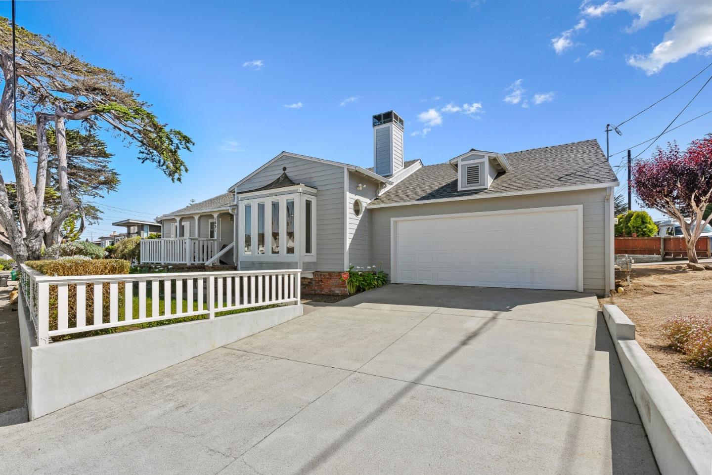 Detail Gallery Image 4 of 31 For 1031 Balboa Ave, Pacific Grove,  CA 93950 - 2 Beds | 2 Baths