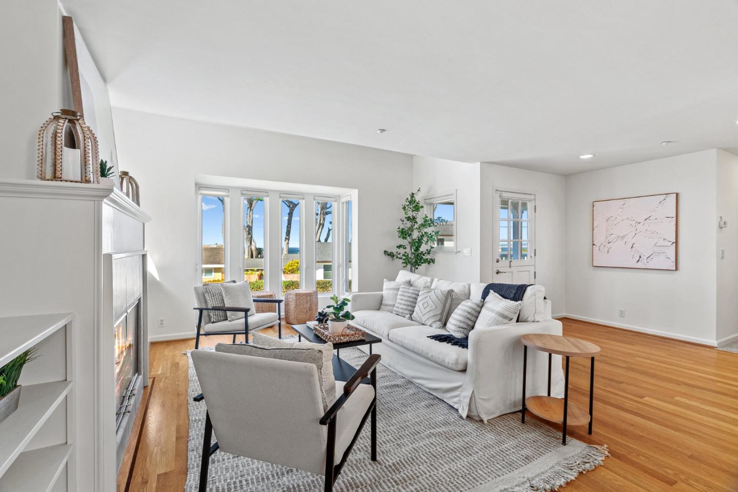 Detail Gallery Image 8 of 31 For 1031 Balboa Ave, Pacific Grove,  CA 93950 - 2 Beds | 2 Baths