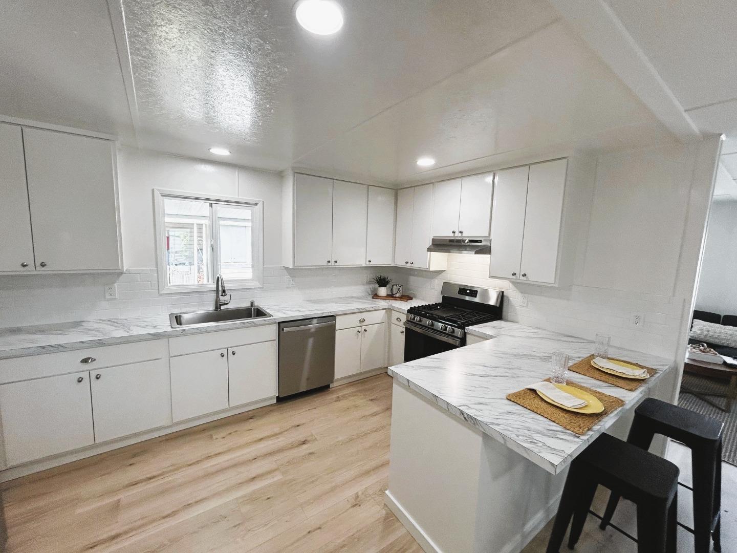 Detail Gallery Image 3 of 14 For 8282 Murray Ave #48,  Gilroy,  CA 95020 - 2 Beds | 2 Baths
