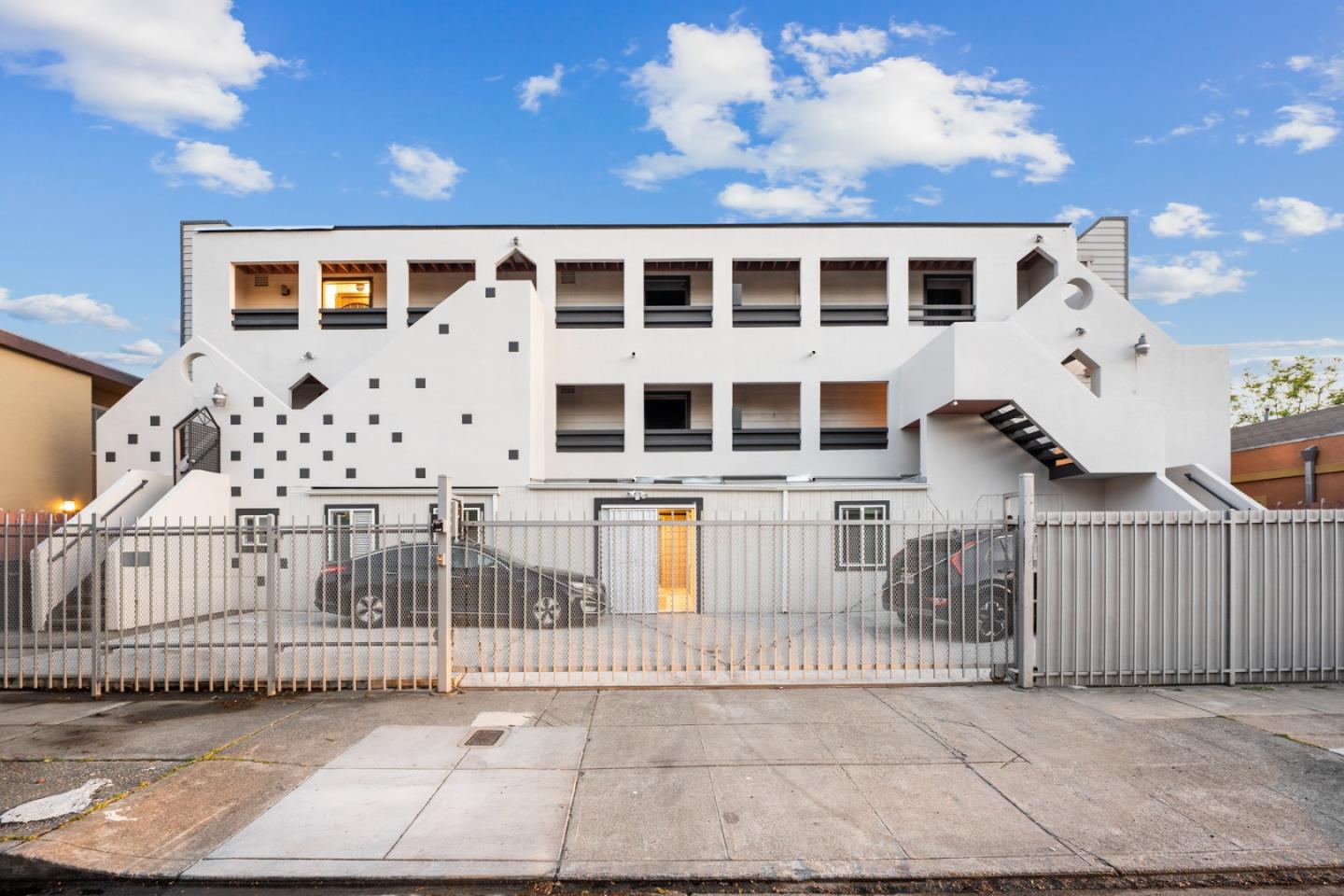 Detail Gallery Image 1 of 43 For 441 W Macarthur Blvd, Oakland,  CA 94609 - – Beds | – Baths
