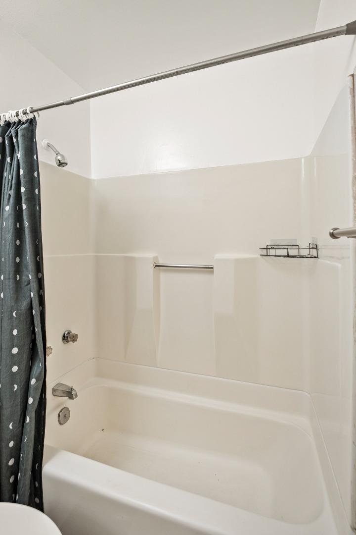 Detail Gallery Image 10 of 43 For 441 W Macarthur Blvd, Oakland,  CA 94609 - – Beds | – Baths