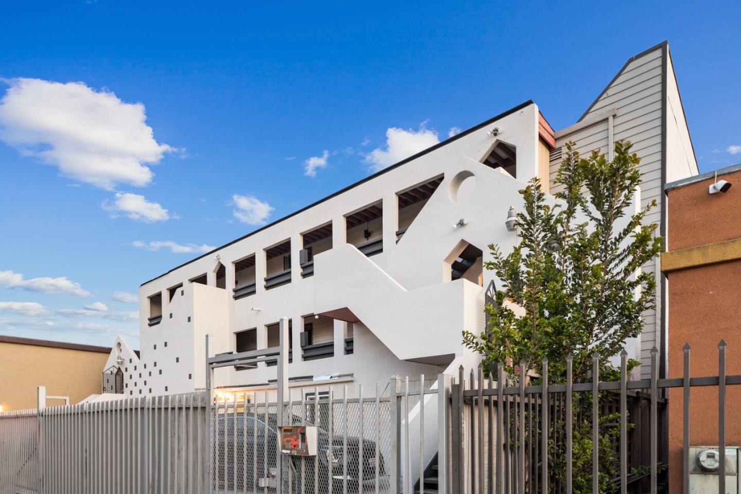 Detail Gallery Image 2 of 43 For 441 W Macarthur Blvd, Oakland,  CA 94609 - – Beds | – Baths