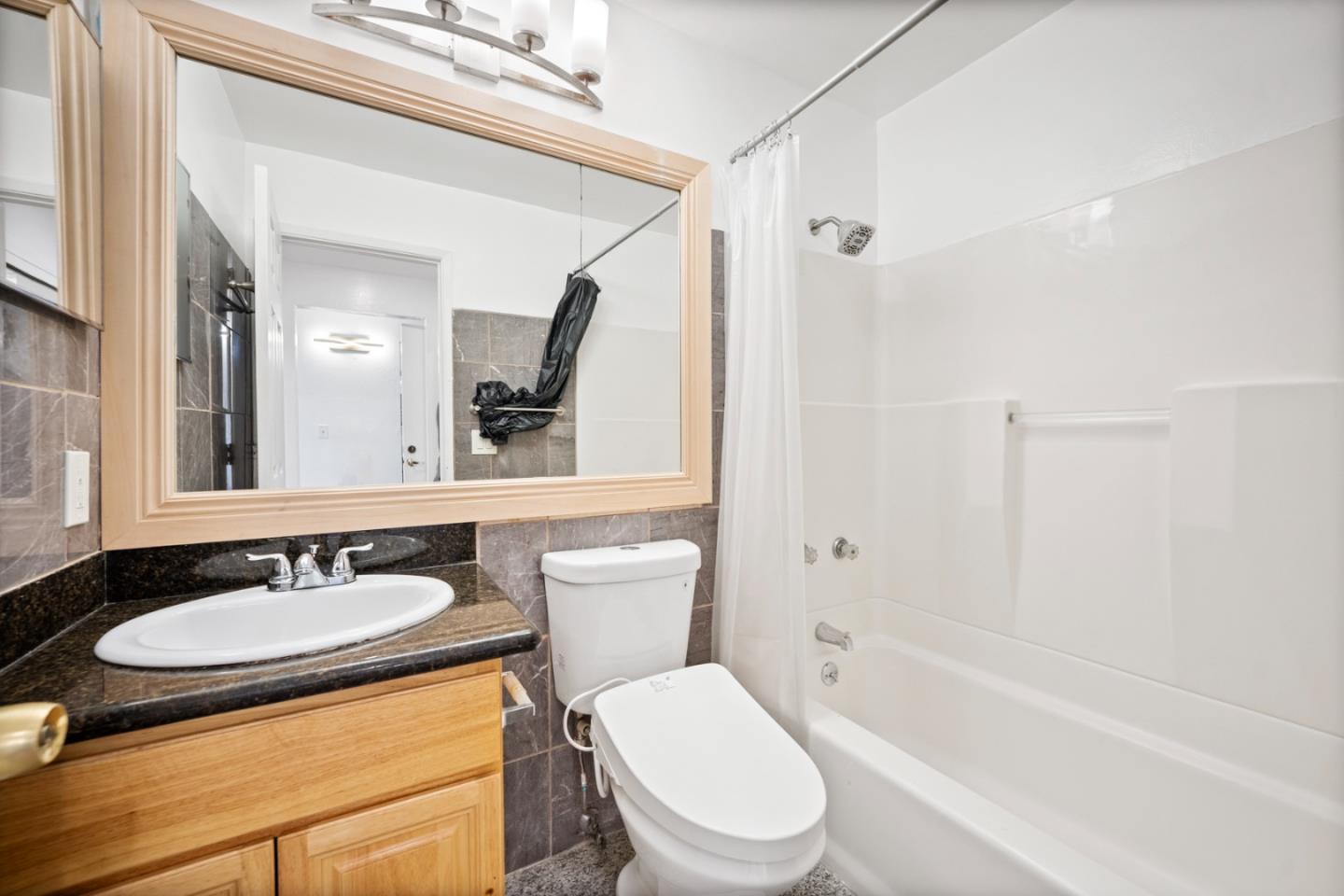 Detail Gallery Image 33 of 43 For 441 W Macarthur Blvd, Oakland,  CA 94609 - – Beds | – Baths