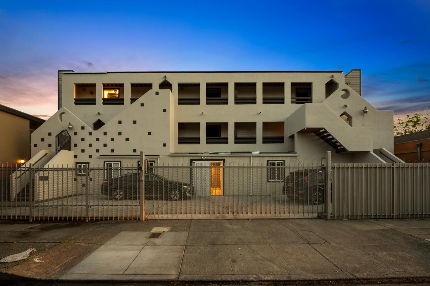 Detail Gallery Image 4 of 43 For 441 W Macarthur Blvd, Oakland,  CA 94609 - – Beds | – Baths