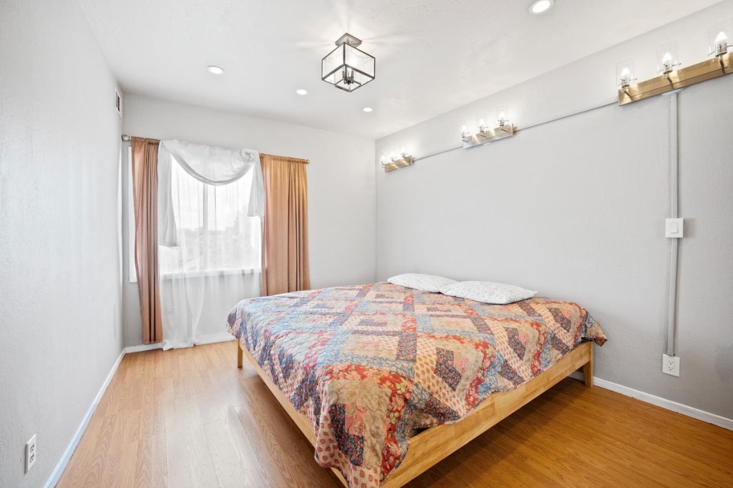 Detail Gallery Image 41 of 43 For 441 W Macarthur Blvd, Oakland,  CA 94609 - – Beds | – Baths