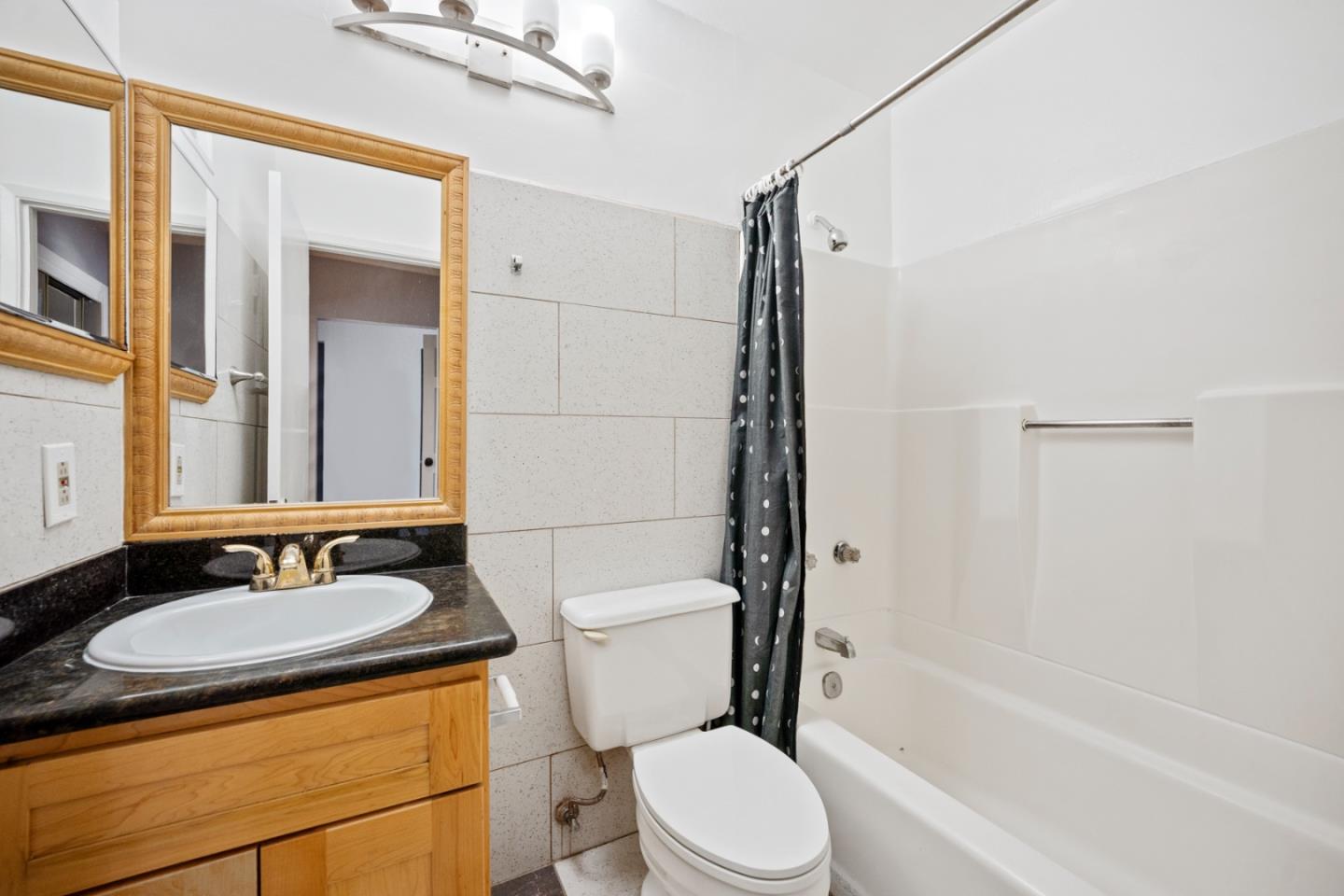 Detail Gallery Image 43 of 43 For 441 W Macarthur Blvd, Oakland,  CA 94609 - – Beds | – Baths