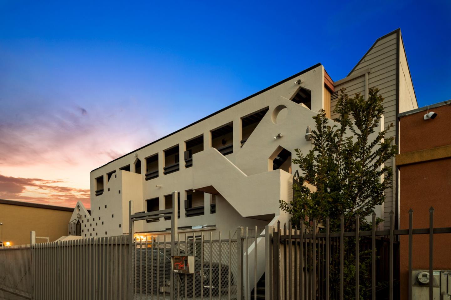 Detail Gallery Image 5 of 43 For 441 W Macarthur Blvd, Oakland,  CA 94609 - – Beds | – Baths