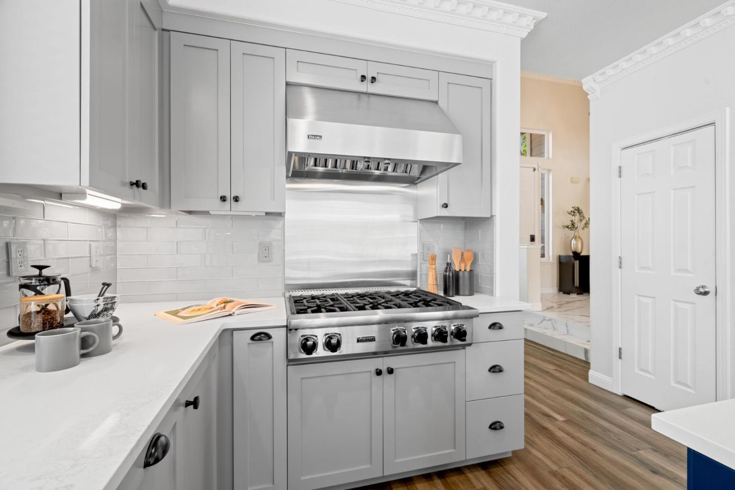 Detail Gallery Image 10 of 52 For 165 Golden Eagle Ln, Brisbane,  CA 94005 - 4 Beds | 2/1 Baths