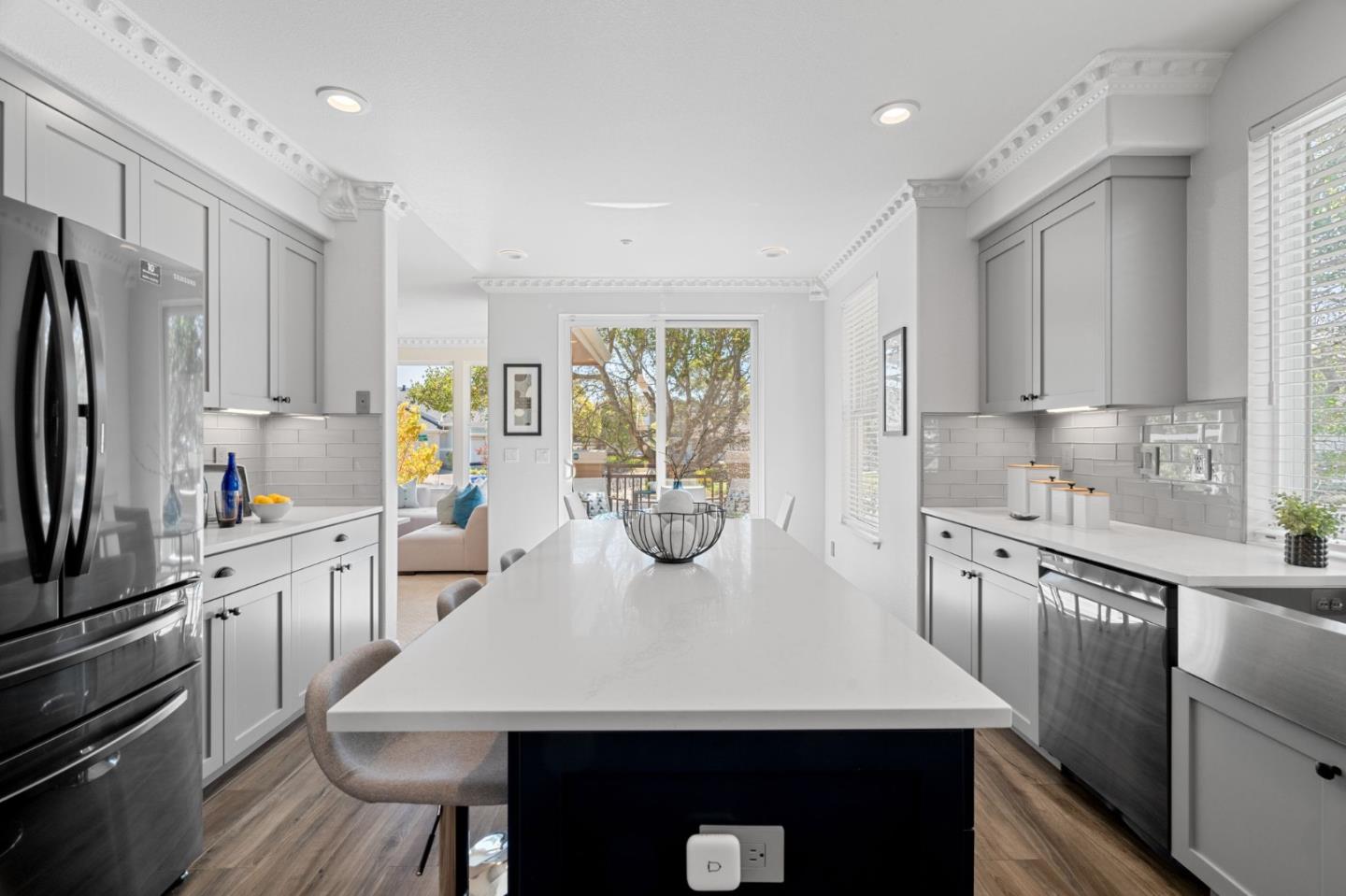 Detail Gallery Image 9 of 52 For 165 Golden Eagle Ln, Brisbane,  CA 94005 - 4 Beds | 2/1 Baths