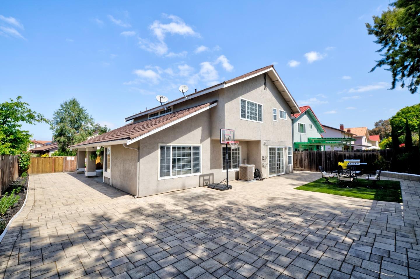 Detail Gallery Image 2 of 58 For 4330 Peregrine Way, Fremont,  CA 94555 - 5 Beds | 3 Baths